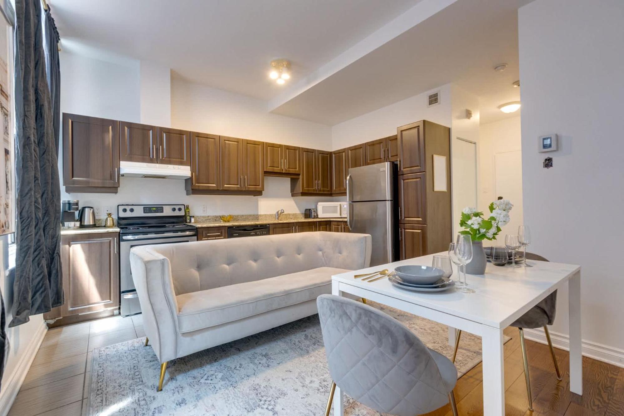 M11 - Stylish & Cozy 2Bdr In Plateau Montreal Apartment Exterior photo