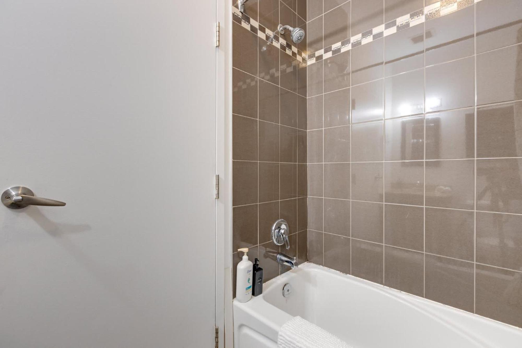 M11 - Stylish & Cozy 2Bdr In Plateau Montreal Apartment Exterior photo